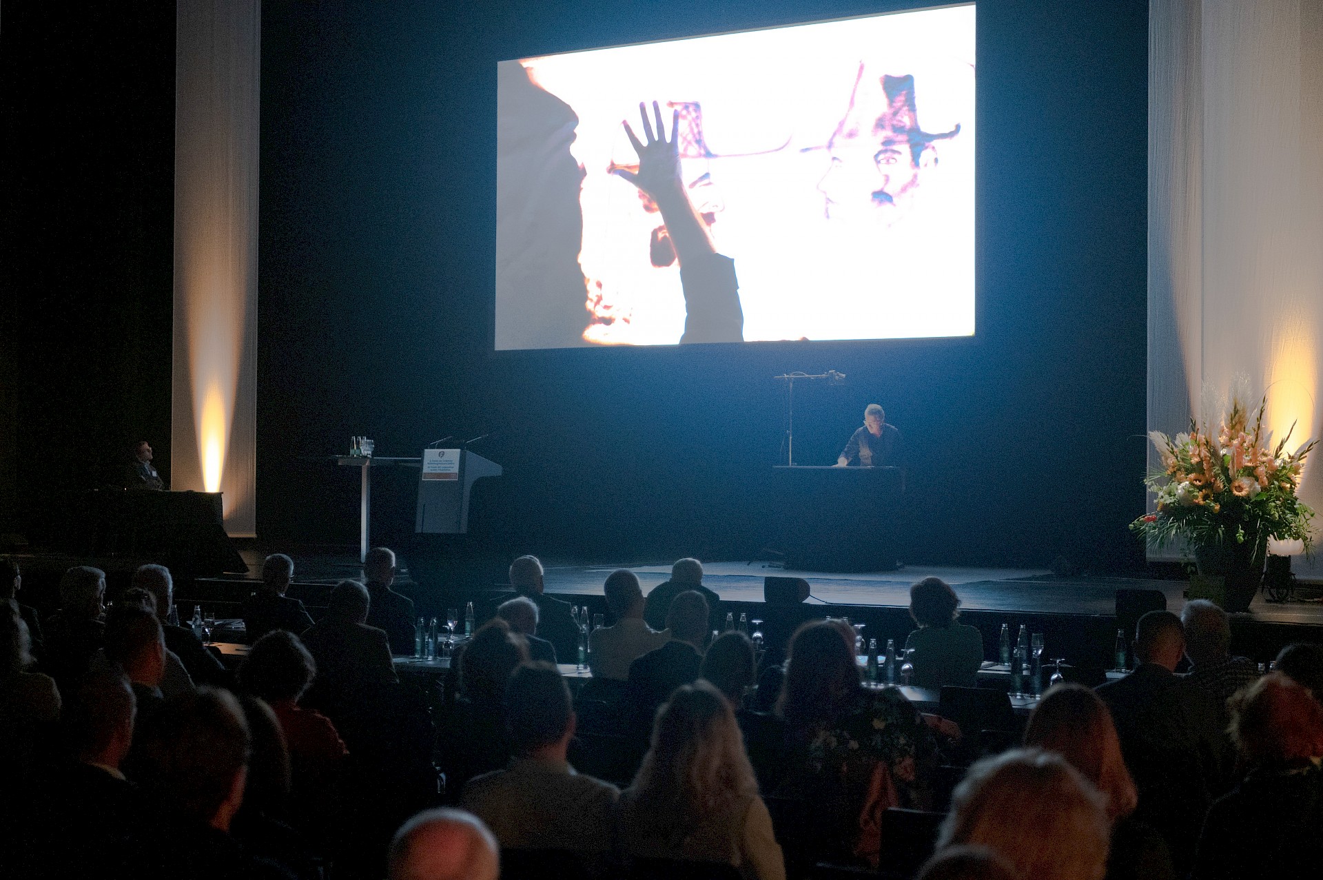 Urs Rudin bei einem Live Auftritt einer Gala Veranstaltung