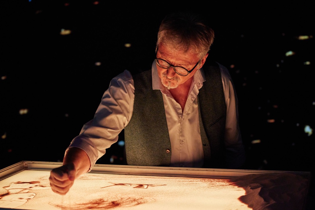 Urs Rudin beim Sandmalen 