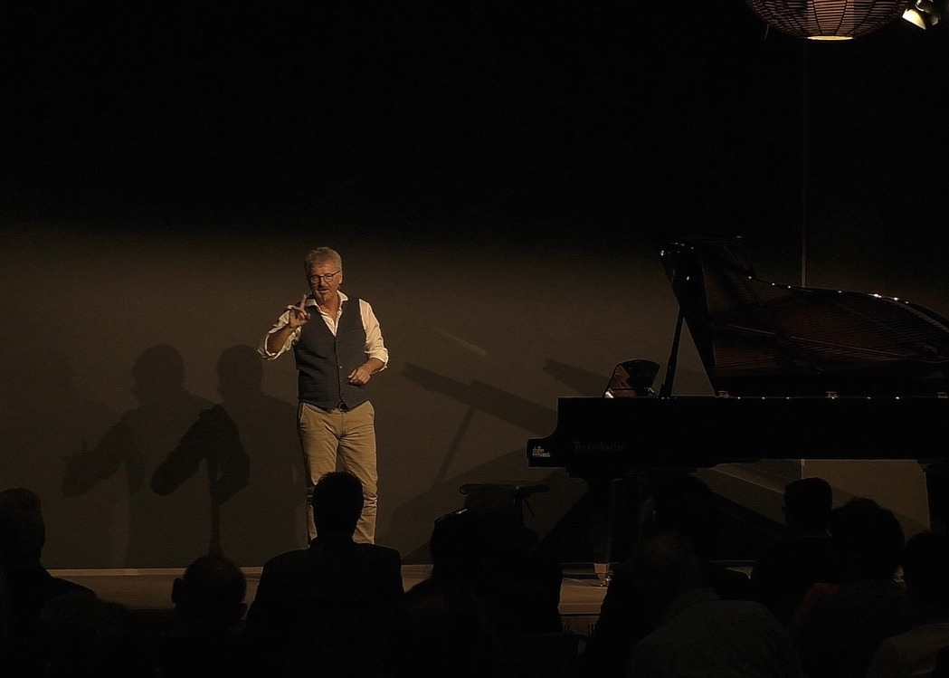 Urs Rudin live mit seinem Soloprogramm und seiner Keynote Musikorama
